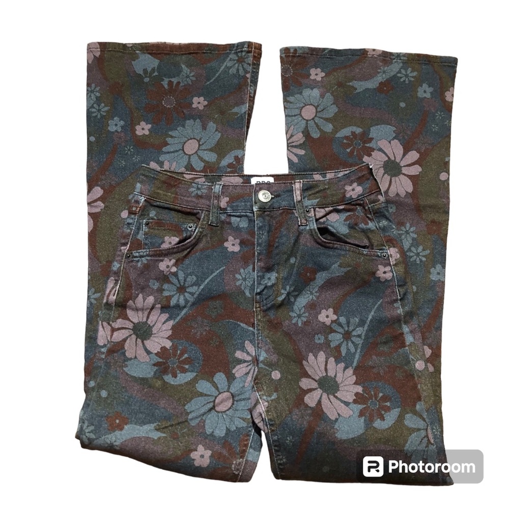 BDG Urban Outfitters Flared Jeans Size 27